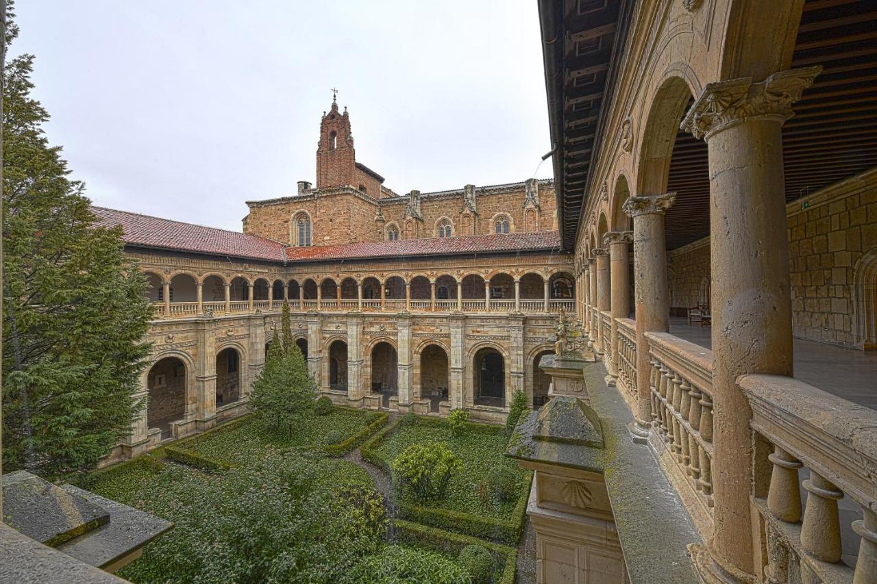 ปาราดอร์ เด เลออน Hotel ภายนอก รูปภาพ Cloister of the University of Salamanca