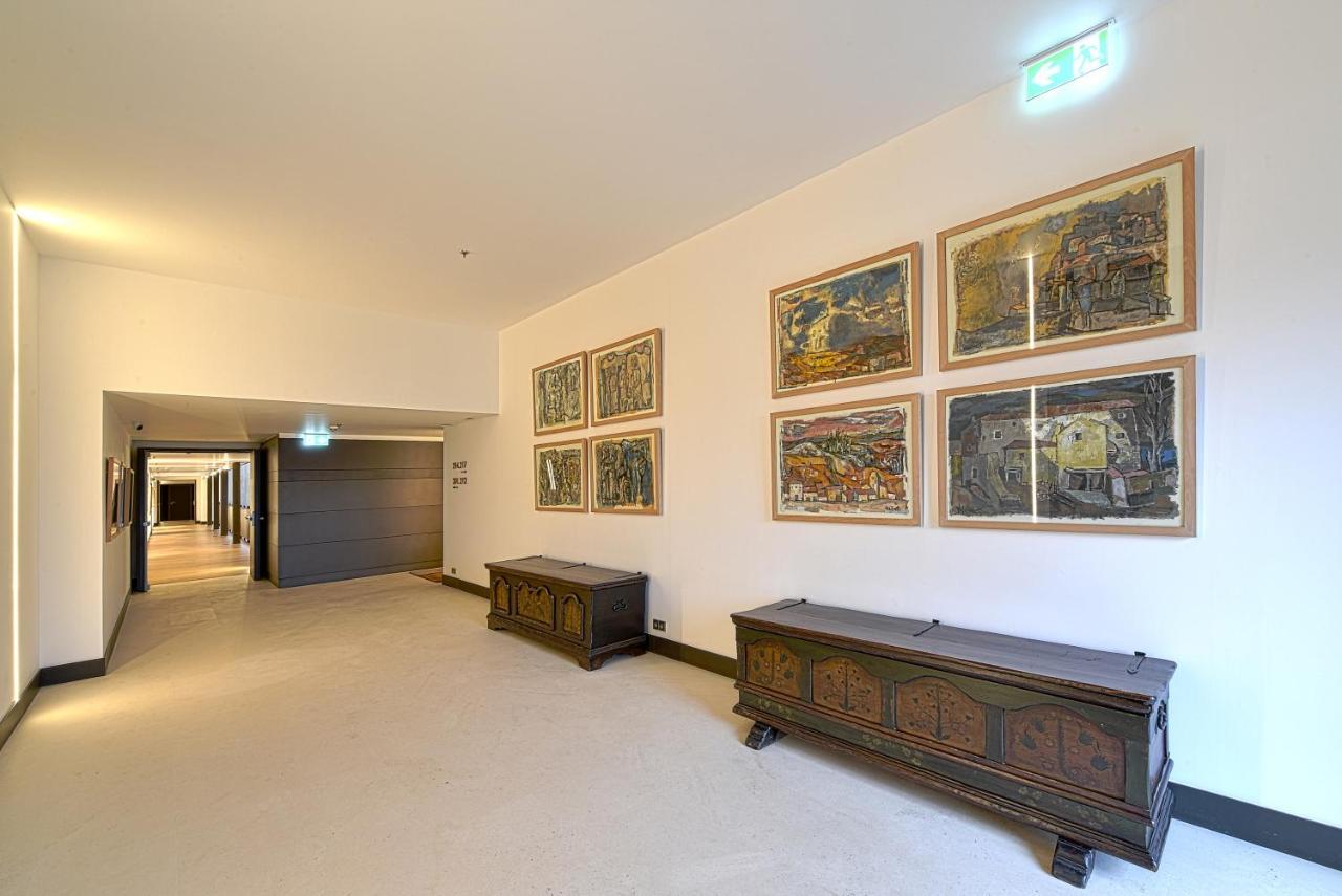 ปาราดอร์ เด เลออน Hotel ภายนอก รูปภาพ Interior of the museum