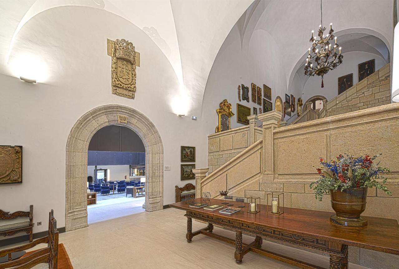 ปาราดอร์ เด เลออน Hotel ภายนอก รูปภาพ The interior of the Great Hall