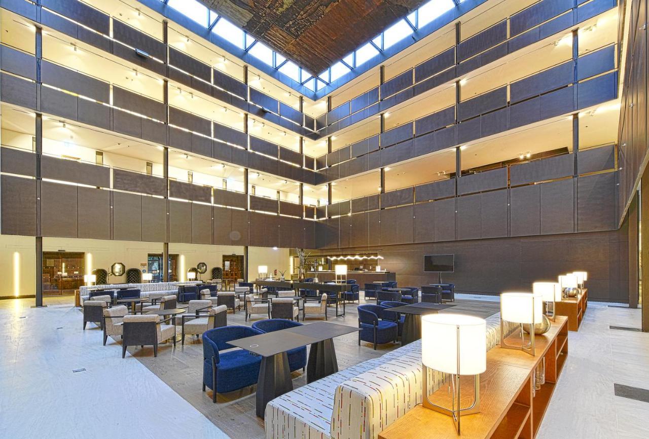 ปาราดอร์ เด เลออน Hotel ภายนอก รูปภาพ The interior of the hotel
